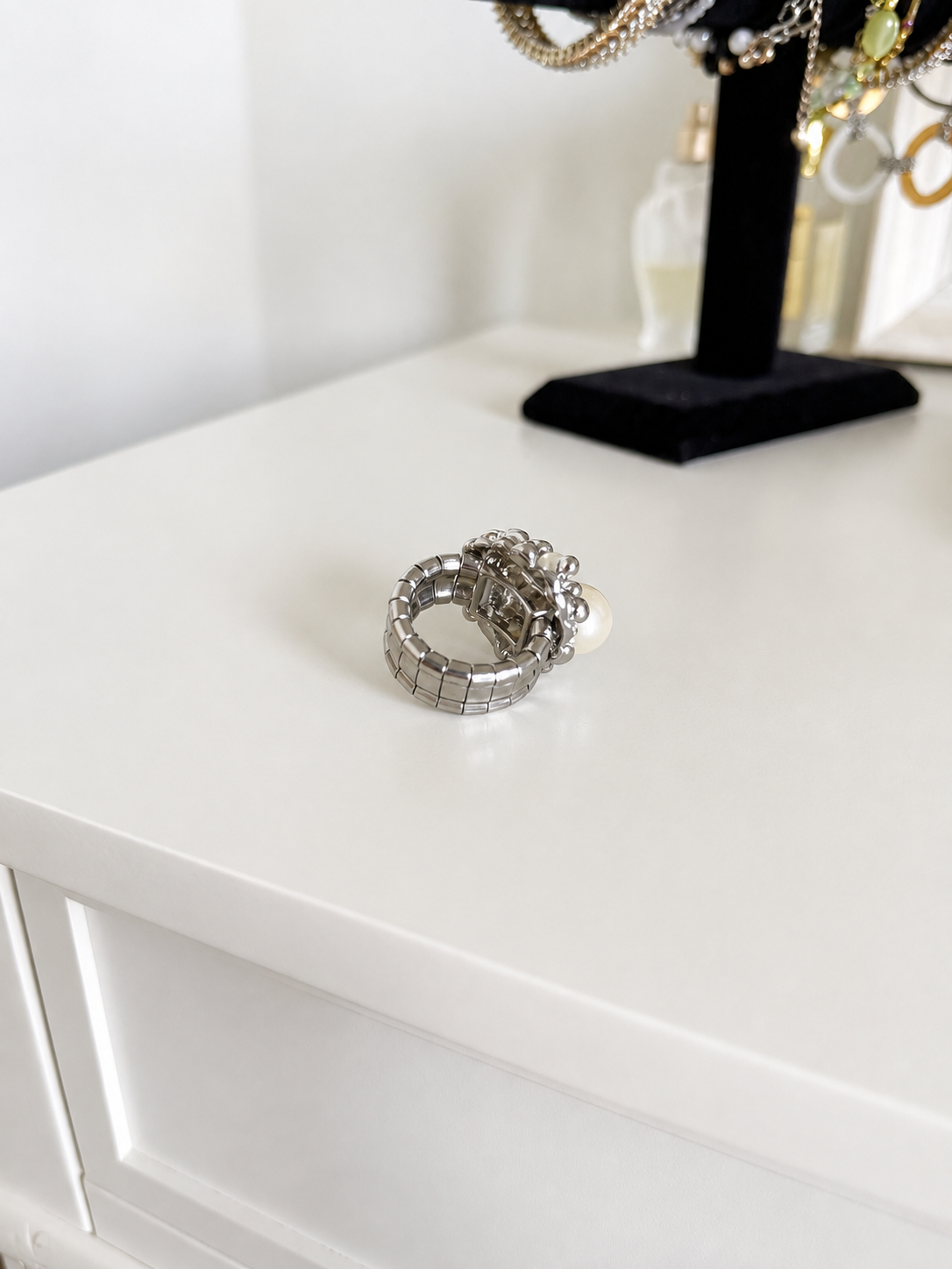 Vintage-Inspired Pearl & Crystal Cluster Stretch Statement Ring
